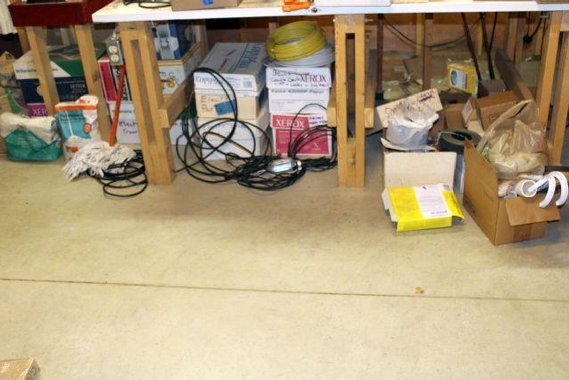 UNDER WORKBENCH CLEANING RIGHTS 