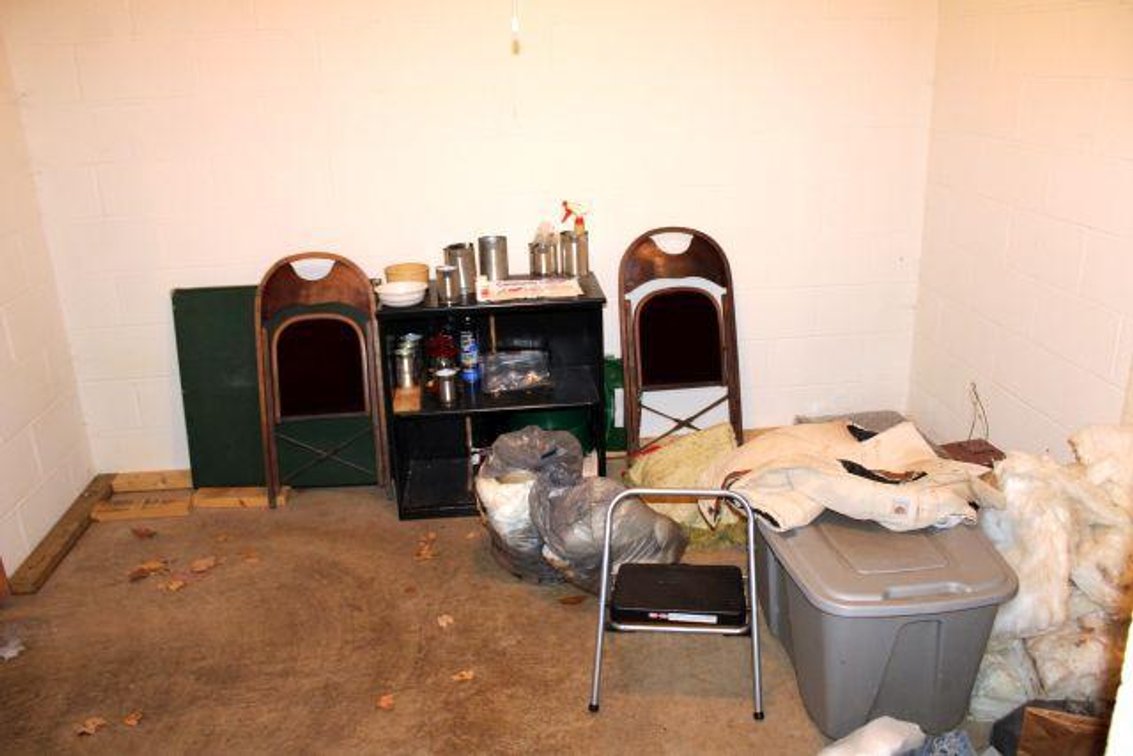 BASEMENT MUDROOM CLEANING RIGHTS 