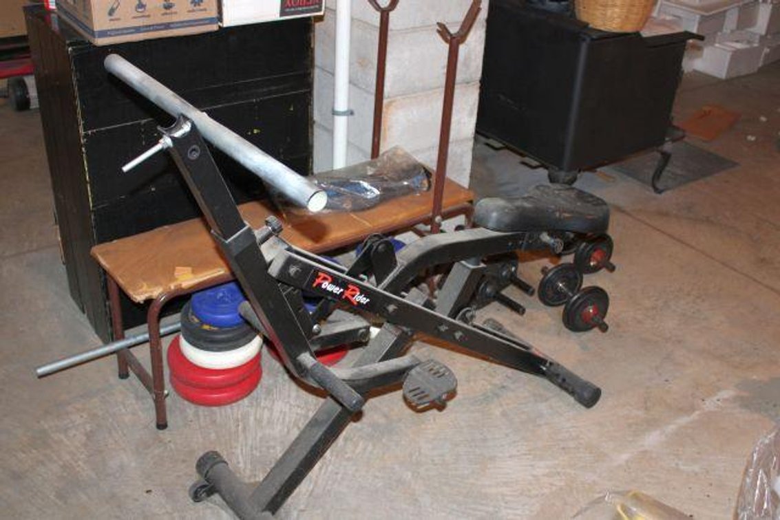 WORK OUT EQUIPTMENT 