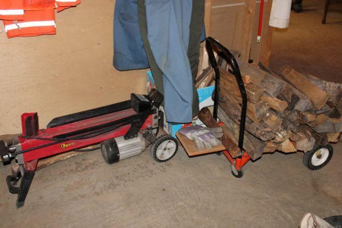 FIREWOOD SUPPLIES, INCLUDES LOG SPLITTER 
