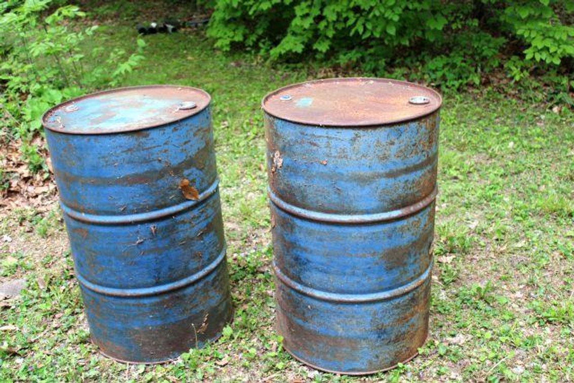 EMPTY OIL BARRELS 