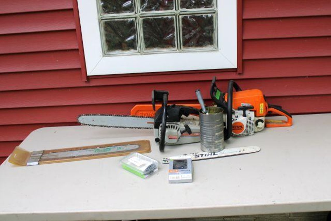 STIHL MS 250C CHAINSAW W/ CRAFTSMAN CHAINSAW AND EXTRAS 
