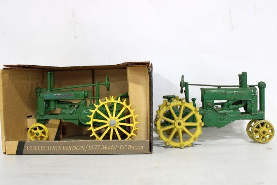 DIECAST JOHN DEERE TRACTORS 