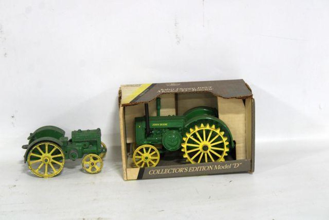 DIECAST JOHN DEERE TRACTORS 