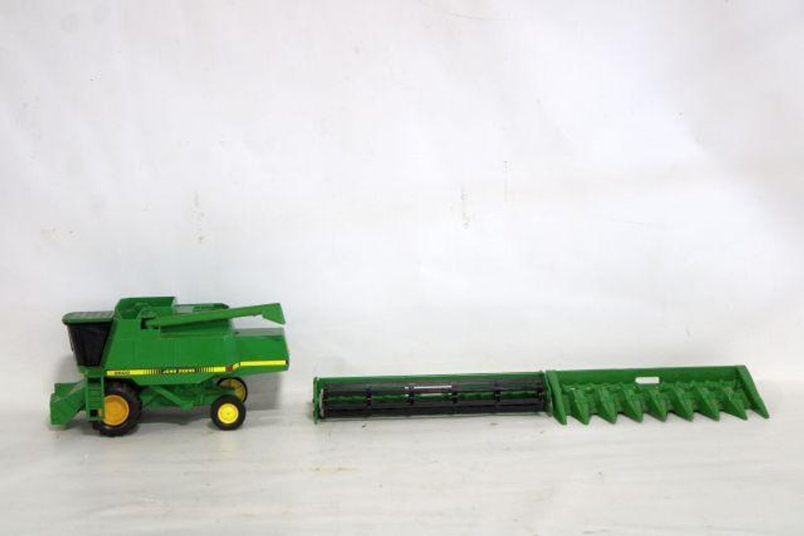 ERTL DIECAST 9500 COMBINE 