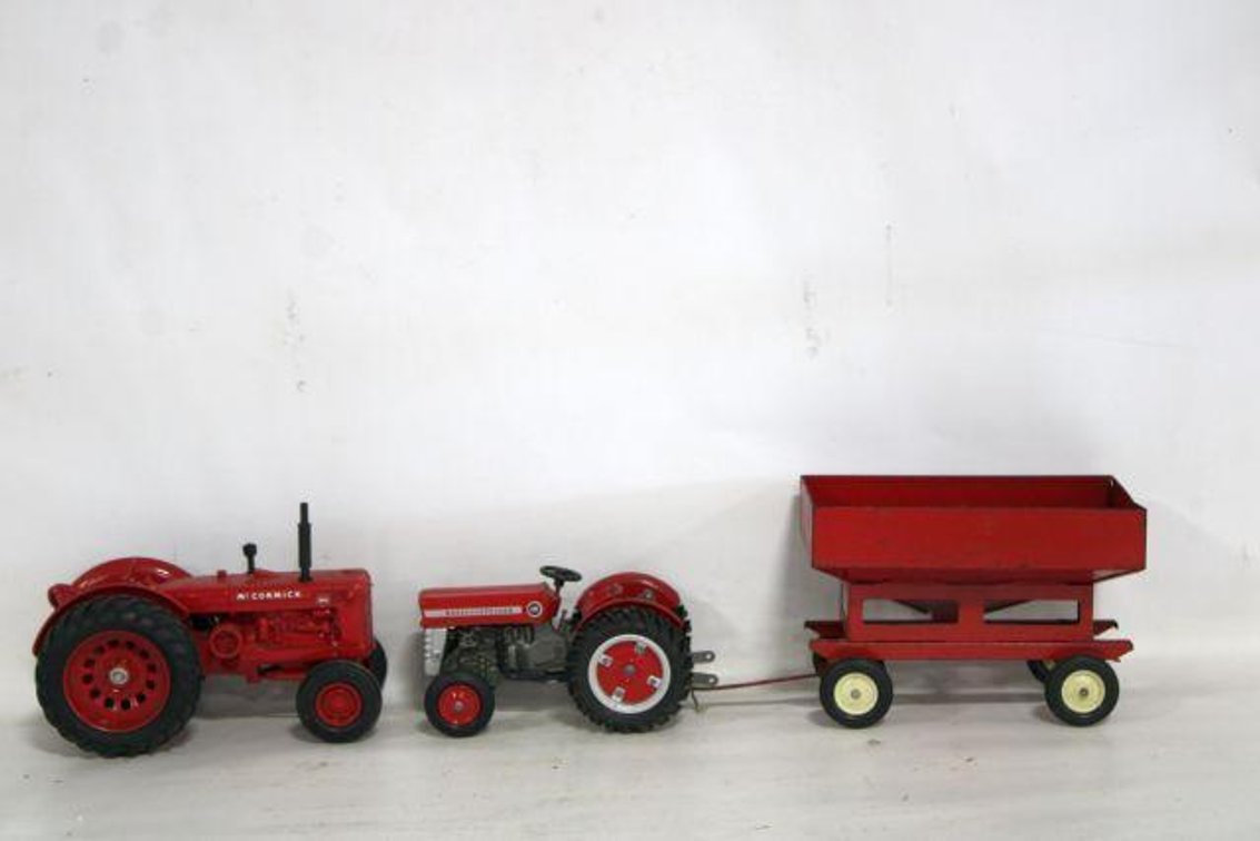 DIECAST TRACTORS 