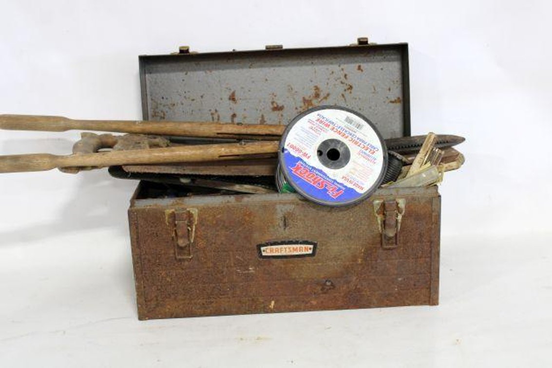 TOOL BOX W/ ASSORTED TOOLS 