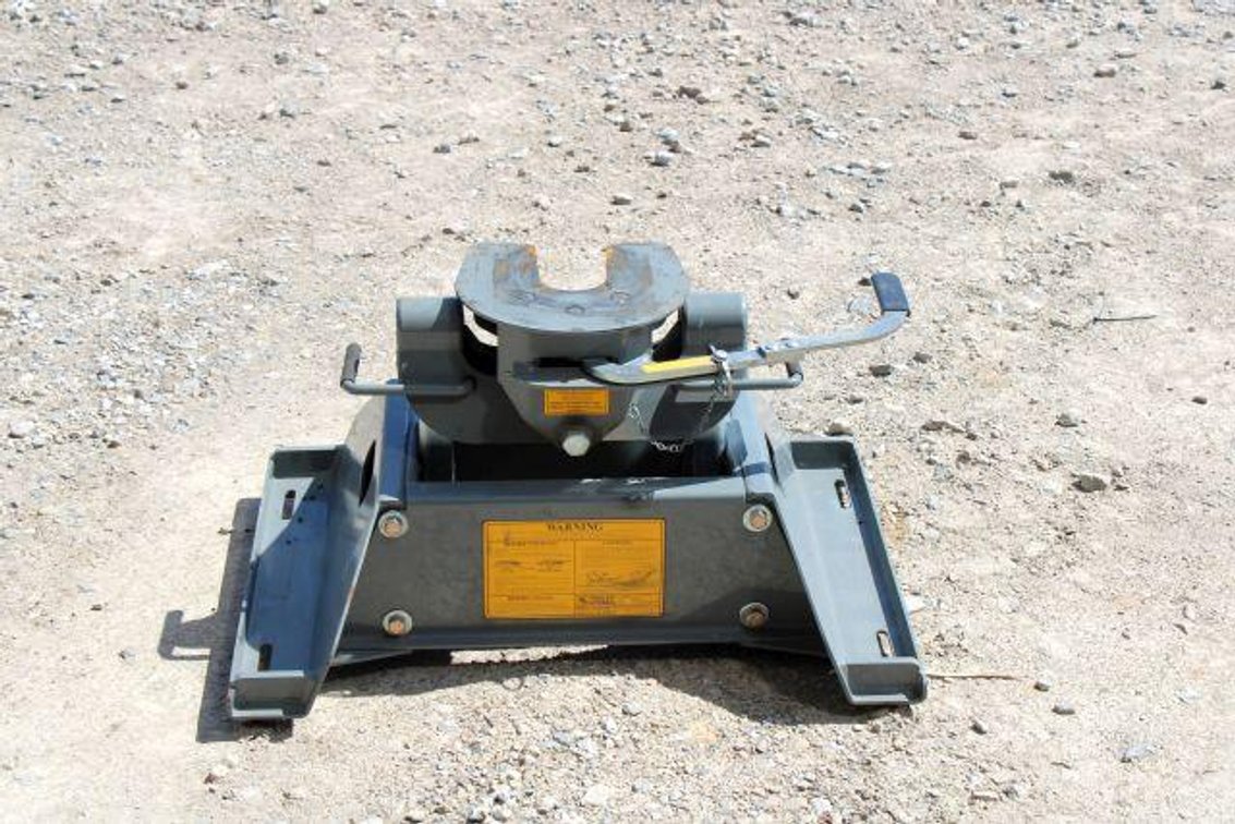THE PATRIOT 16K B&W 5TH WHEEL HITCH
