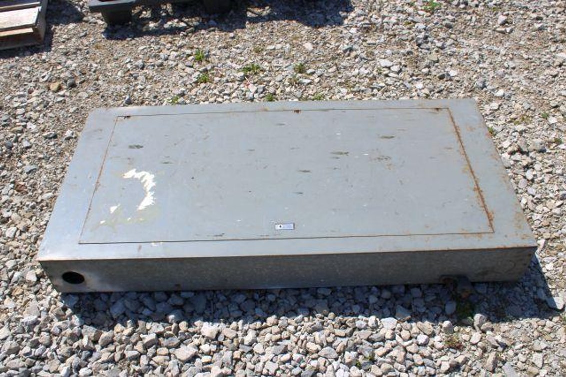 LARGE BREAKER BOX 