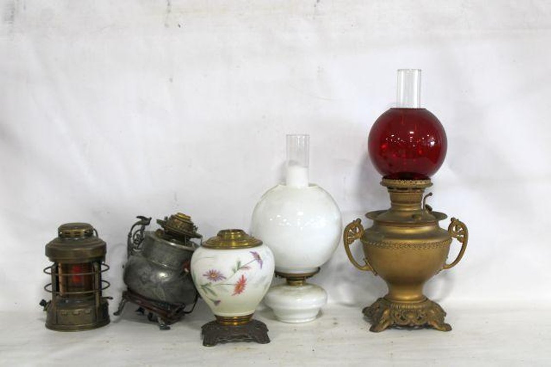  VINTAGE LAMPS