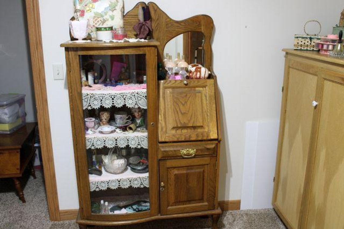 ANTIQUE CABINET AND CONTENTS 