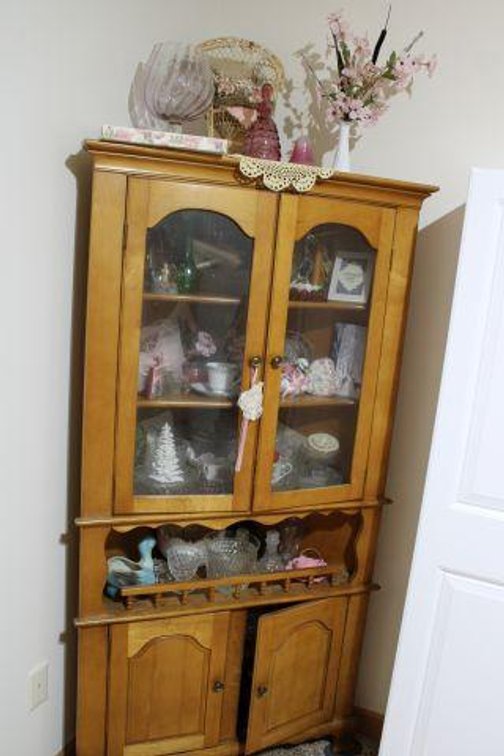 CORNER CABINET AND CONTENTS 