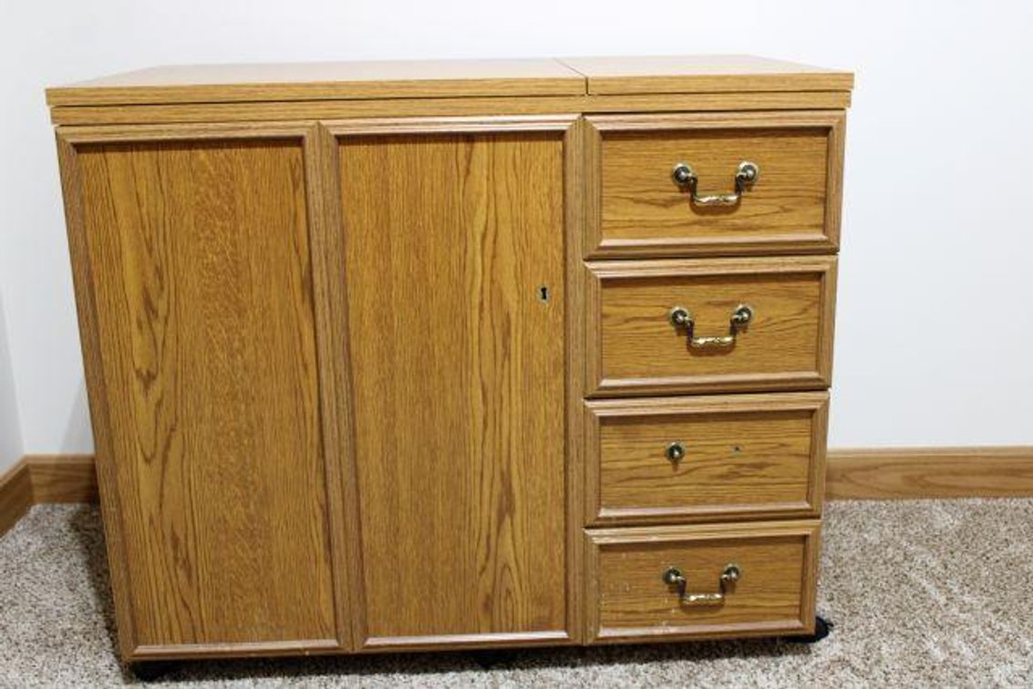 SEWING TABLE AND MACHINE 
