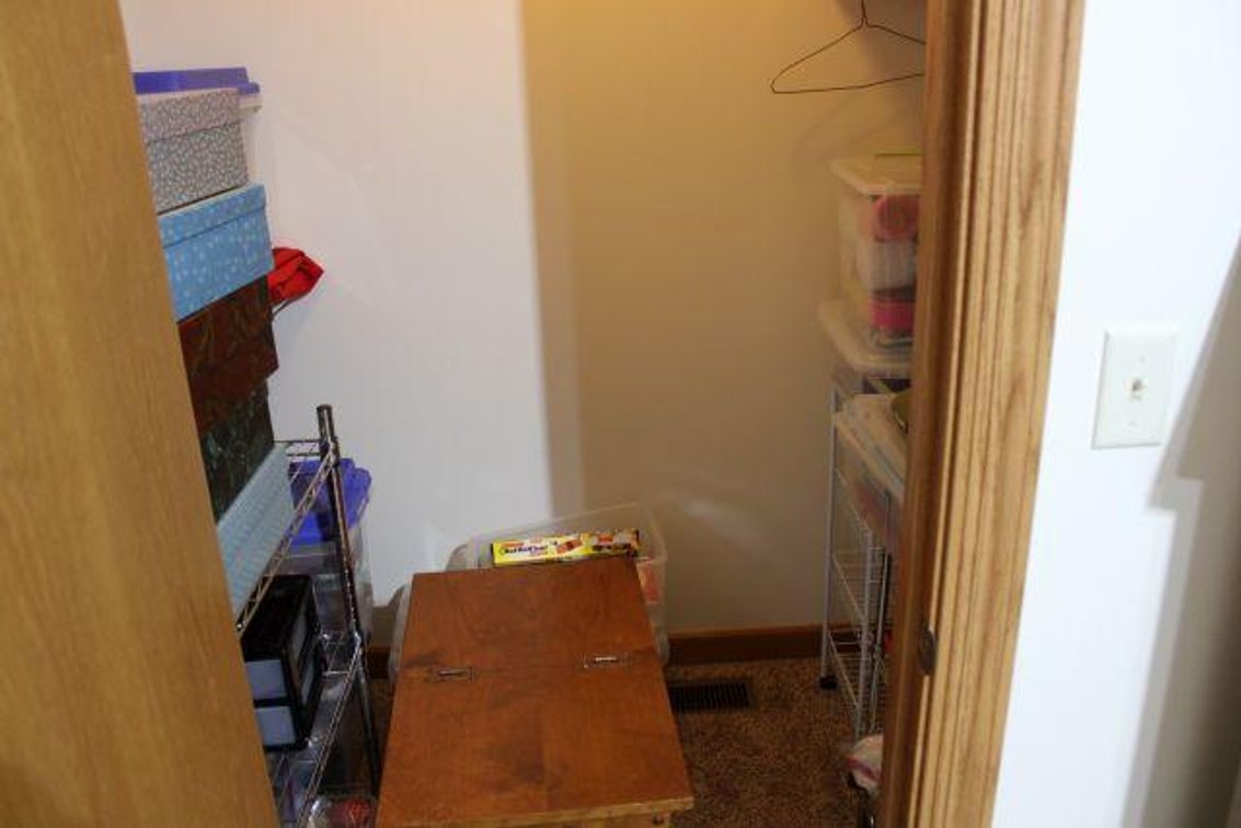 CLOSET CONTENTS 