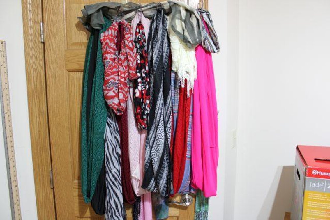 WOMENS SCARVES 