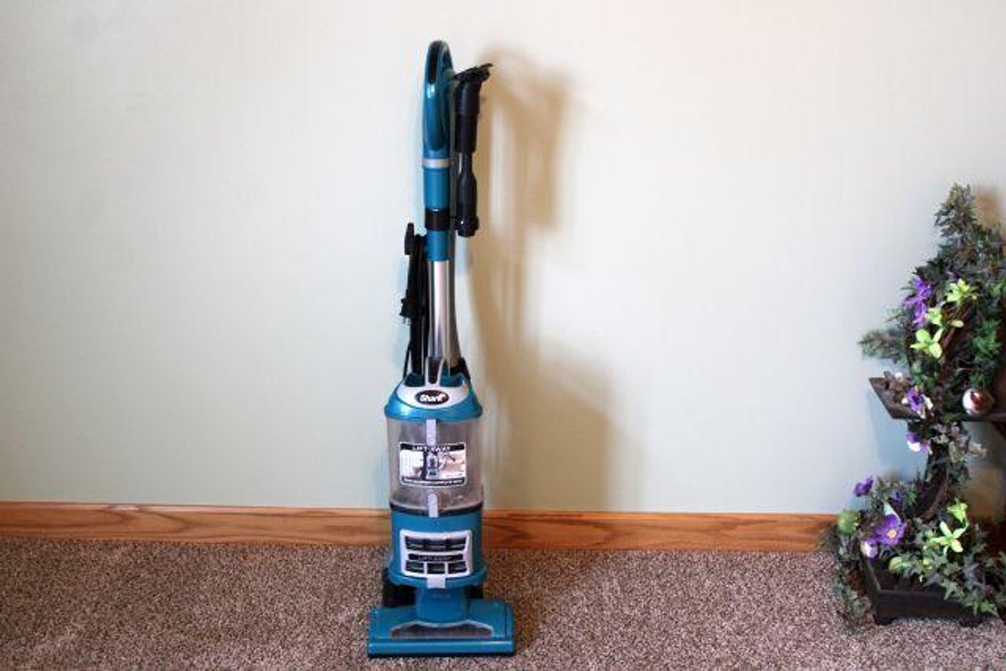 SHARK VACCUM CLEANER 