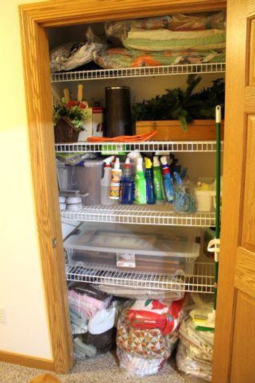 CLOSET CONTENTS 