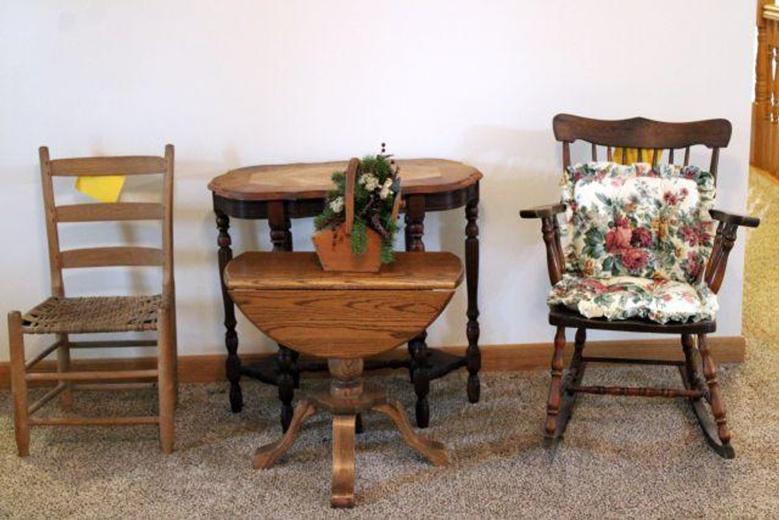 END TABLES, ROCKING CHAIR, WICKER BOTTOM CHAIR
