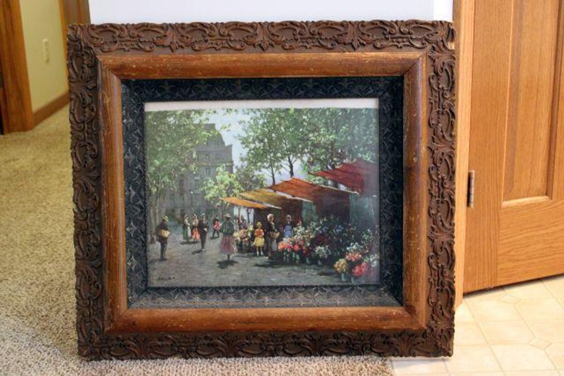 ANTIQUE PICTURE FRAME 