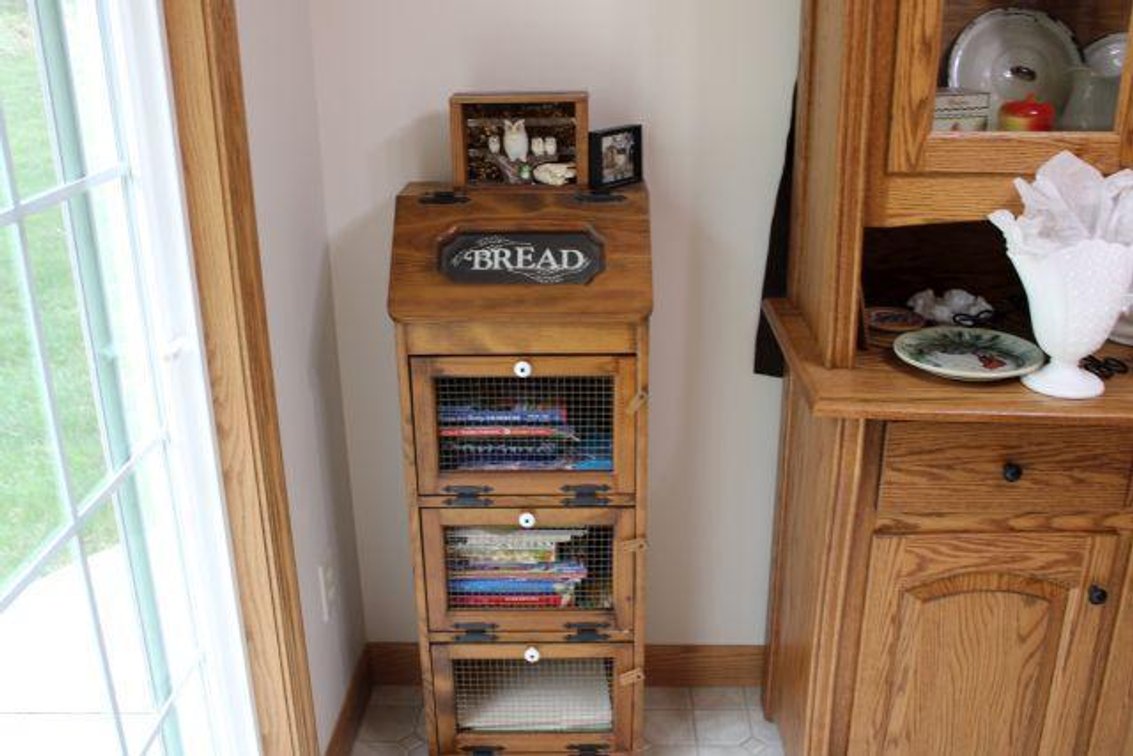 BREAD CABINET 
