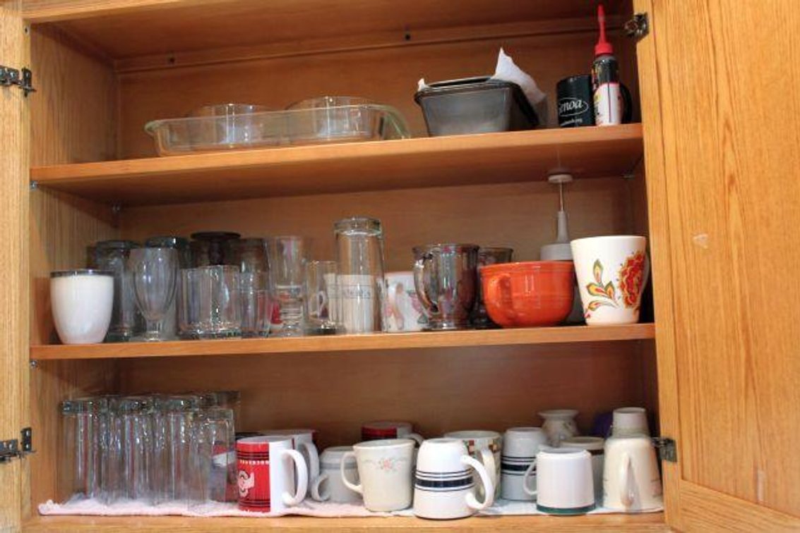 UPPER CABINET CONTENTS 