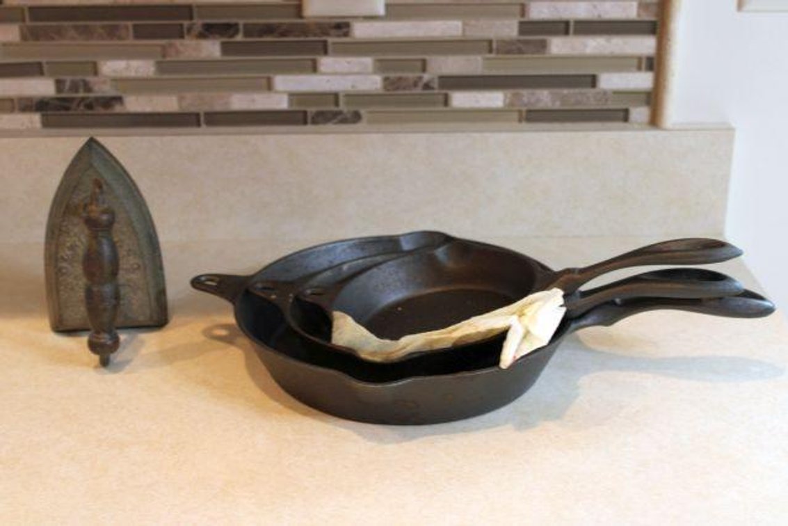 CAST IRON PANS AND FLAT IRON 