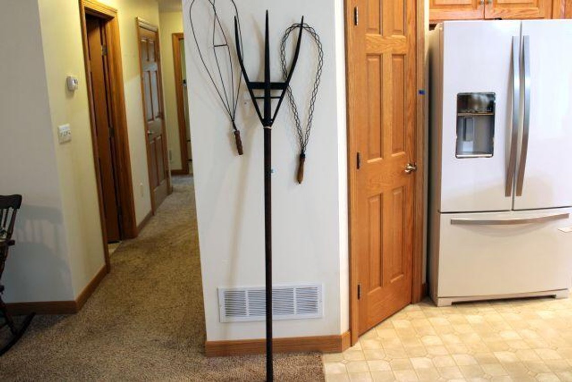 PRIMITIVE PITCH FORK AND RUG BEATERS 