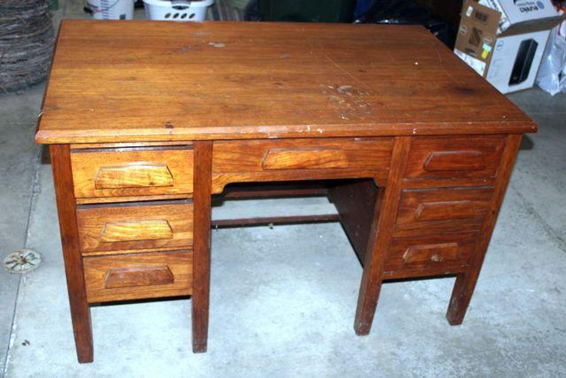  VINTAGE DESK W/ OFFICE CHAIR 