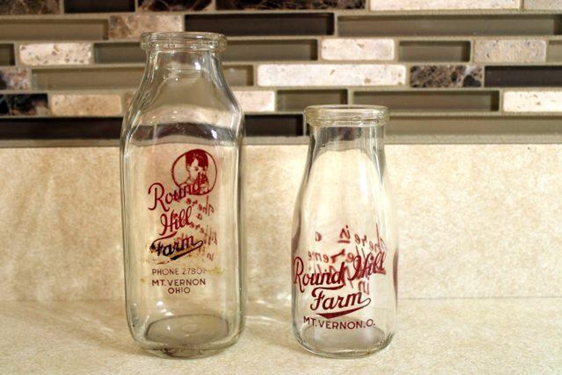 VINTAGE MOUNT VERNON ROUND HILL DAIRY BOTTLES