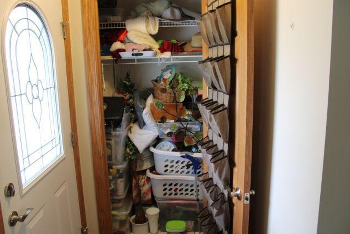 CLOSET CONTENTS 