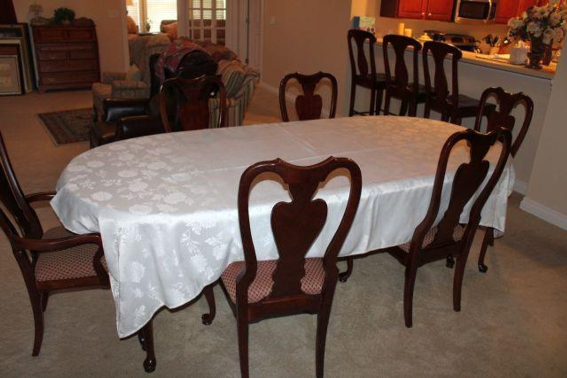 STANLEY DINING ROOM TABLE AND CHAIRS 