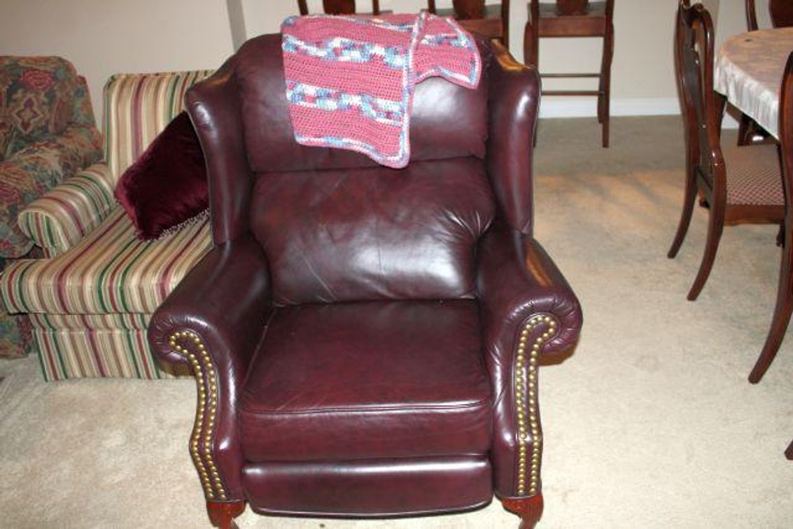 LEATHER RECLINER 