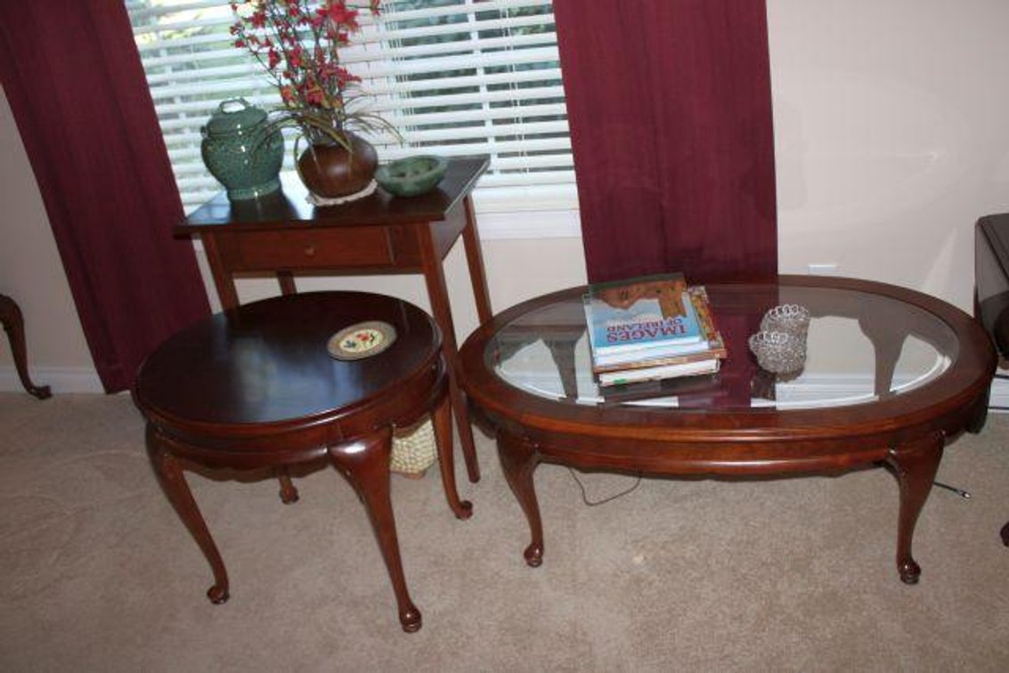 END TABLES AND COFFEE TABLES W/ DECOR