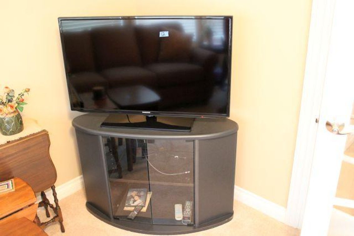 SAMSUNG TV AND ENTERTAINMENT CENTER 