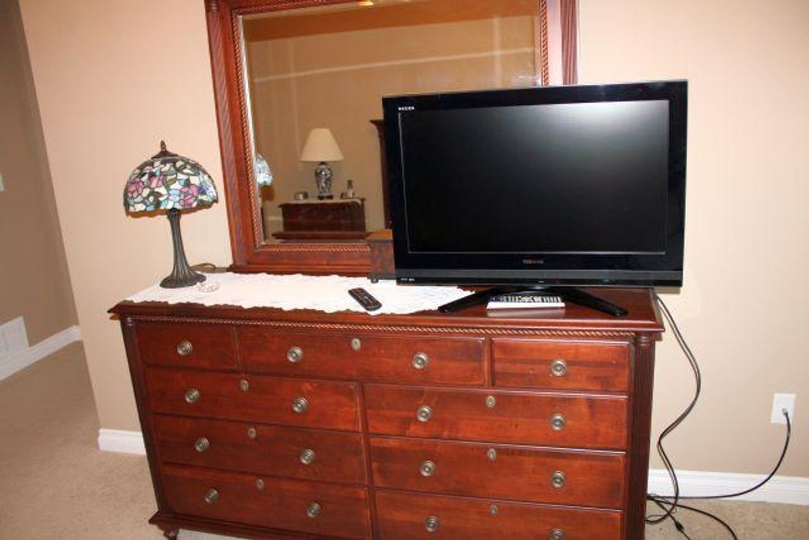 BED ROOM FURNITURE SET W/ TV 