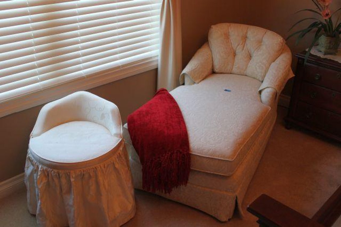 CHAISE LONGUE CHAIR AND MAKE UP SEAT 