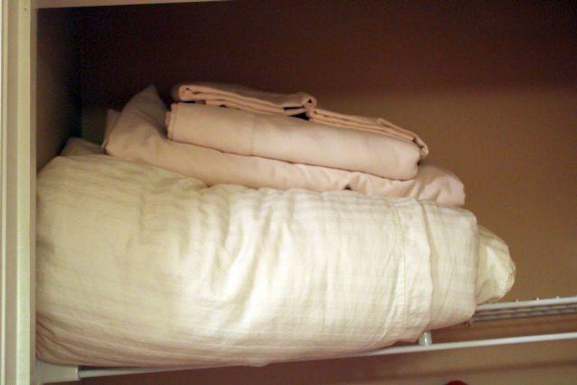 TOWELS AND LINENS 