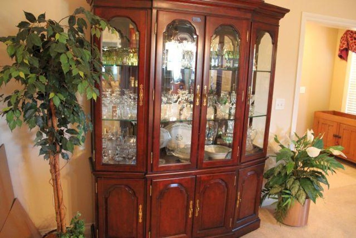 CHINA CABINET 