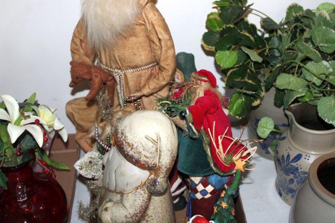 CHRISTMAS FIGURINES 