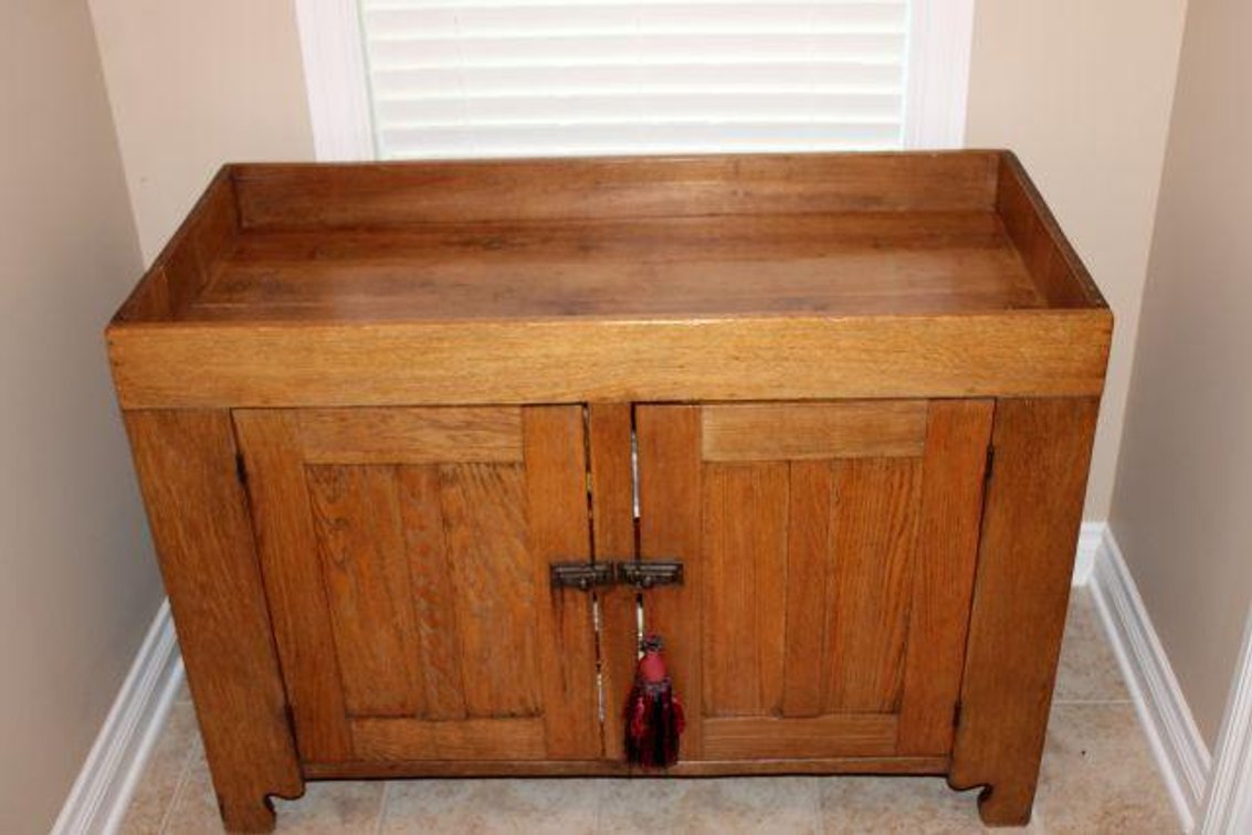 PRIMITIVE DRY SINK TABLE