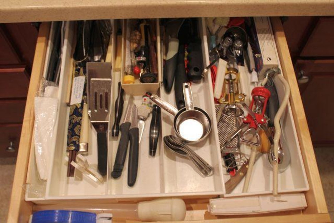 BOTTOM ROW KITCHEN CABINET CLEANING RIGHTS 