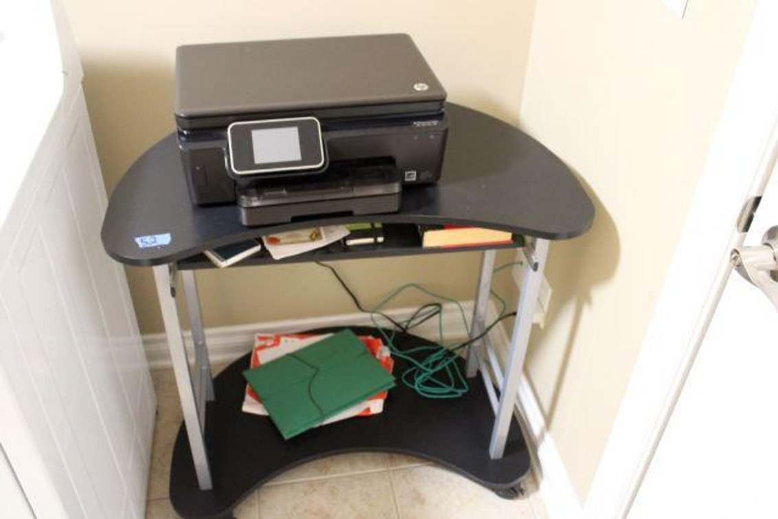 HP PHOTOSMART 6520 PRINTER AND TABLE