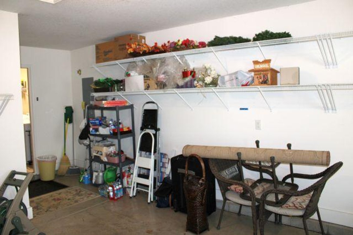1/2 GARAGE CLEANING RIGHTS, LEFT SIDE