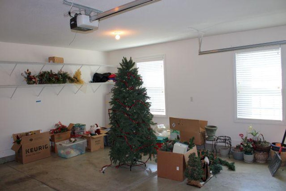 1/2 GARAGE CLEANING RIGHTS, RIGHT SIDE