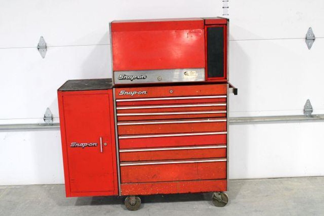 SNAP ON TOOL BOX