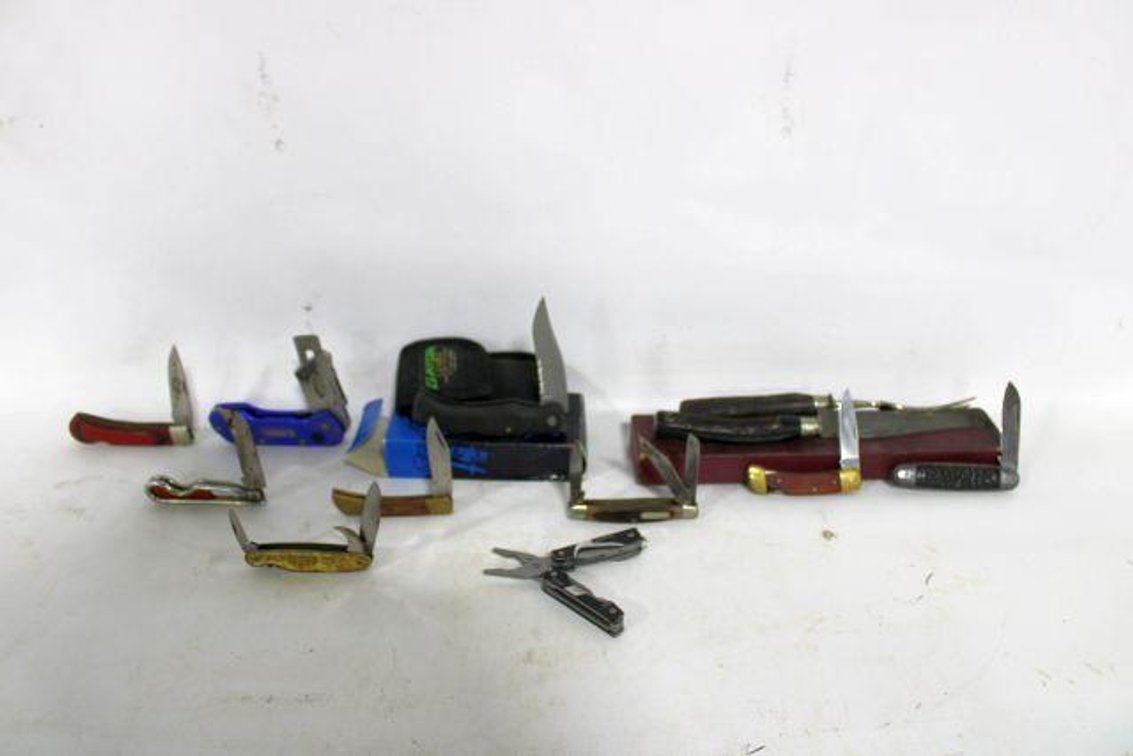FOLDING KNIVES 