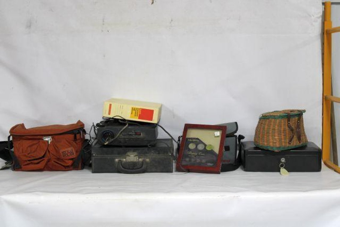 VINTAGE PHOTOGRAPHY EQUIPMENT 