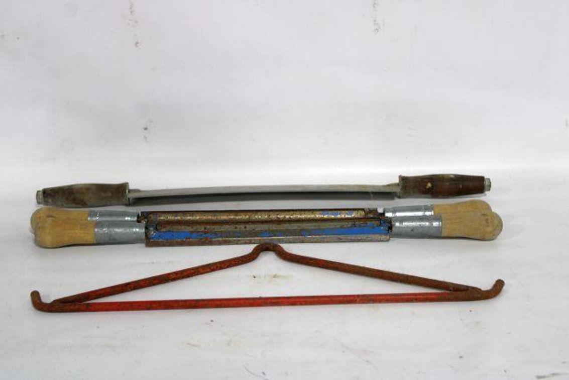 FLESHING KNIVES 