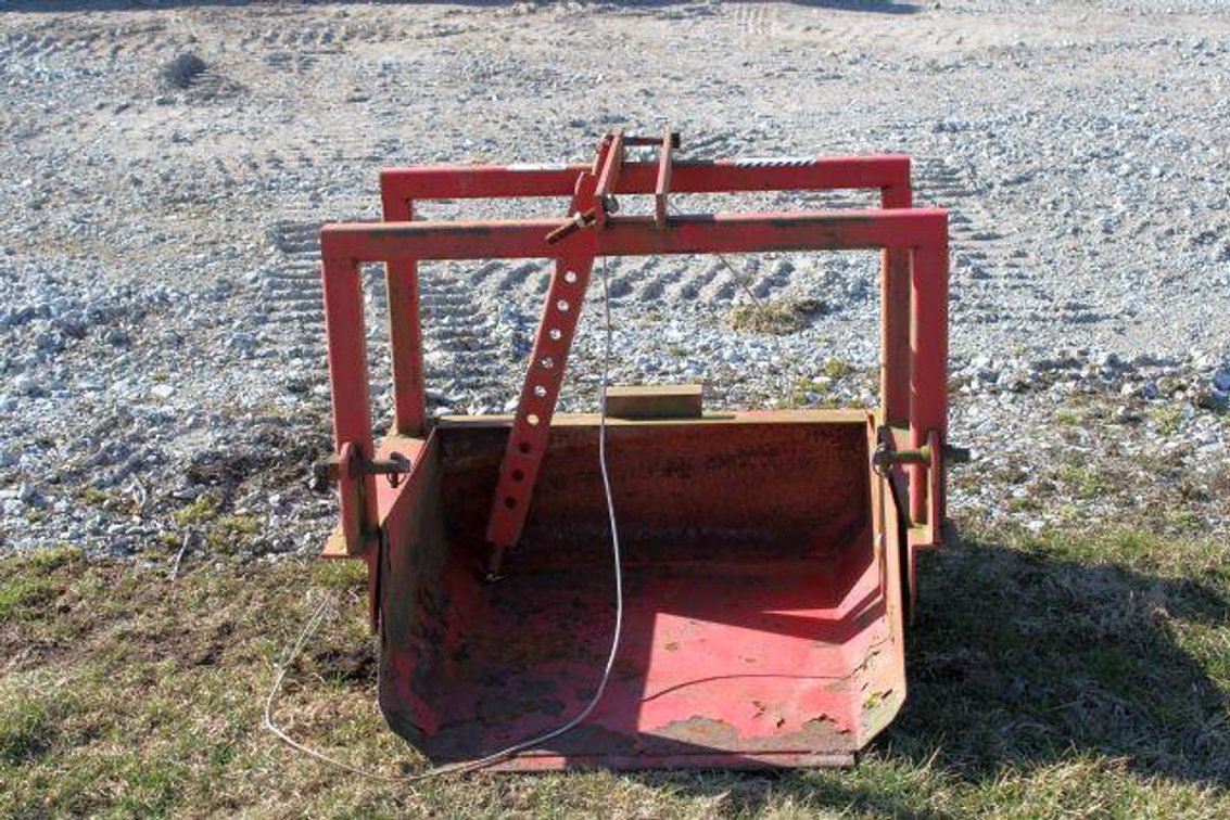 WALLACE 3-POINT DUMP BUCKET
