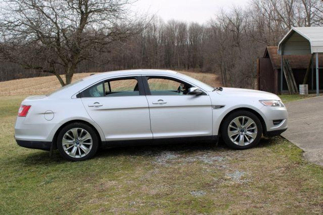 2010 Ford Taurus Passenger Car, VIN # 1FAHP2FW9AG119203